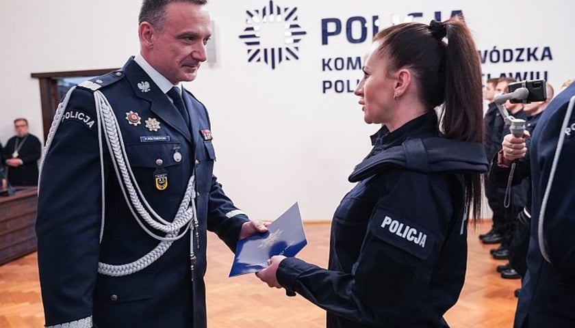 Powiększ obraz: Ślubowanie nowych dolnośląskich policjantów we Wrocławiu