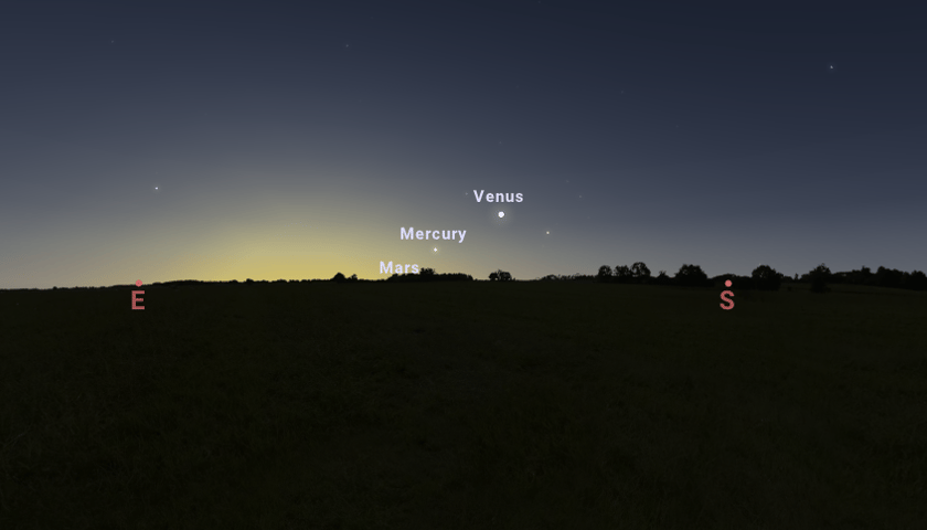 Powiększ obraz: Na zdjęciu niebo tuż przed wschodem Słońca. Spoglądając na wschodnie niebo we Wrocławiu w godzinach porannych można zaobserwować Wenus oraz Merkurego (dwa jasne punkty zaznaczone na niebie).