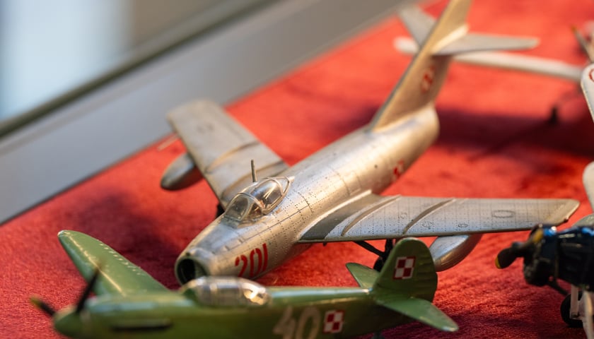 Wystawa miniatur modeli lotniczych w Centrum Historii Zajezdnia