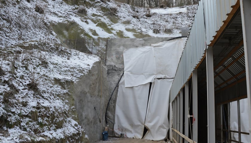 Prace w tunelu koło Trzcińska na Dolnym Śląsku