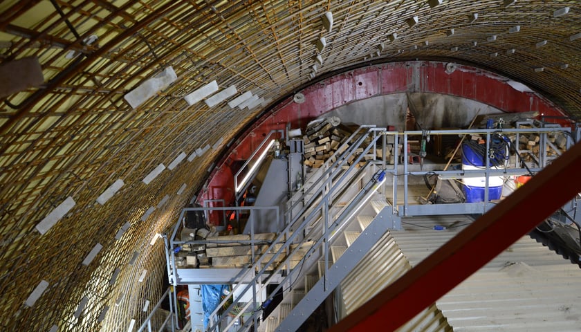 Prace w tunelu koło Trzcińska na Dolnym Śląsku