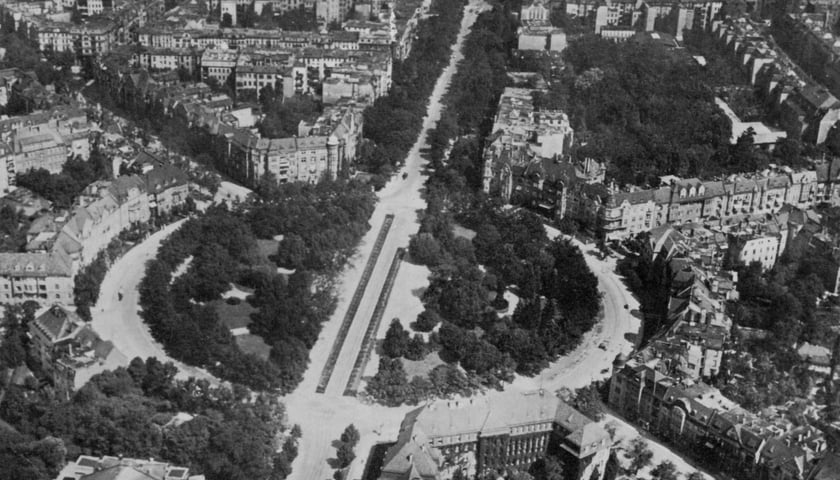 1938 , plac Powstańców Śląskich z lotu ptaka, widok od południa.