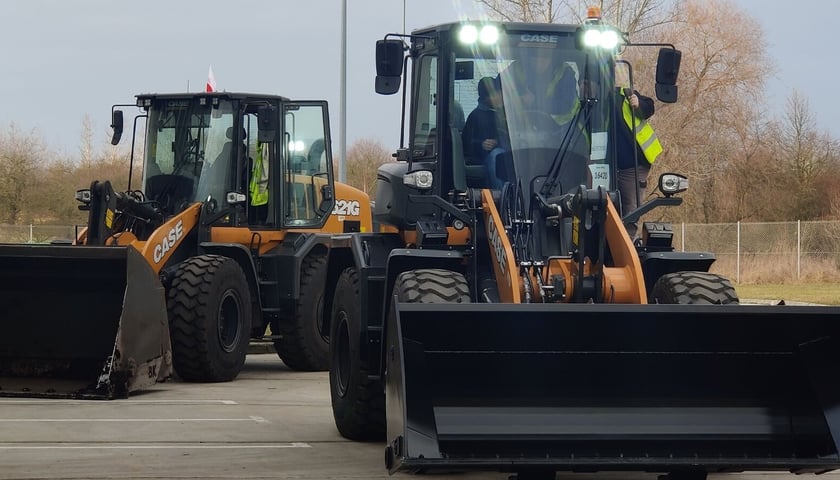 Powiększ obraz: Kompostownia odpadów zielonych przy ul Janowskiej 51 (obok PSZOK) to miejsce, gdzie z przywiezionych gałęzi, liści oraz trawy wytwarzany jest certyfikowany kompost.