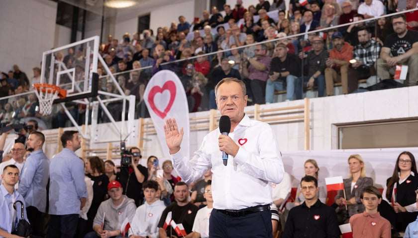 Powiększ obraz: Spotkanie lidera PO Donalda Tuska z mieszkańcami Jagodna