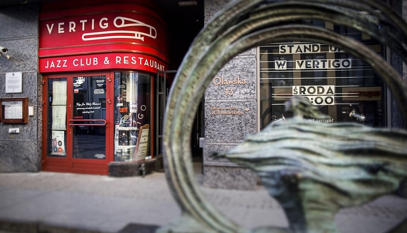 Powiększ obraz: <p>Wejście do Vertigo Jazz Club & Restaurant przy Oławskiej 13</p>