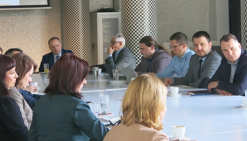 Powiększ obraz: <p>Spotkanie reprezentant&oacute;w miast Polski w Barbarze w sprawie założeń do ustawy metropolitarnej (14.02.2024)</p>