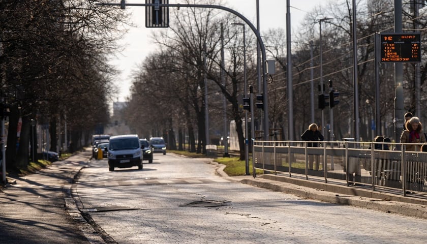 Ulica Powstańców Śląskich we Wrocławiu, styczeń 2024 r.