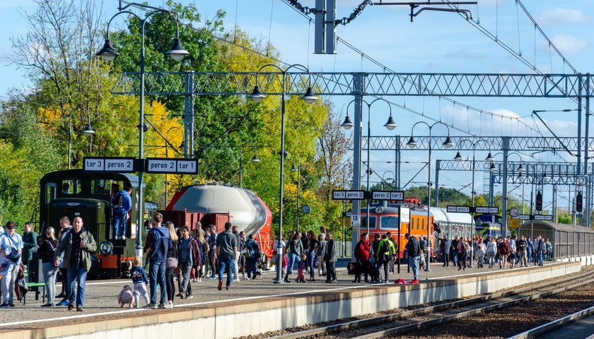 Wystawa lokomotyw i wagonów zorganizowana przez Klub Sympatyków Kolei we Wrocławiu