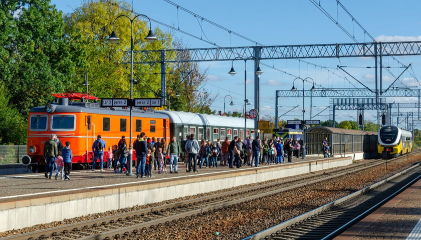 Wystawa lokomotyw i wagonów zorganizowana przez Klub Sympatyków Kolei we Wrocławiu