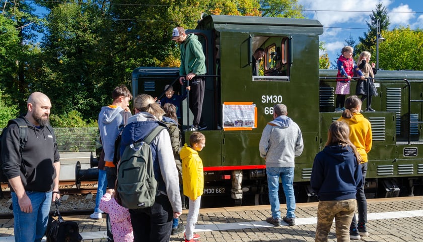 Wystawa lokomotyw i wagonów zorganizowana przez Klub Sympatyków Kolei we Wrocławiu