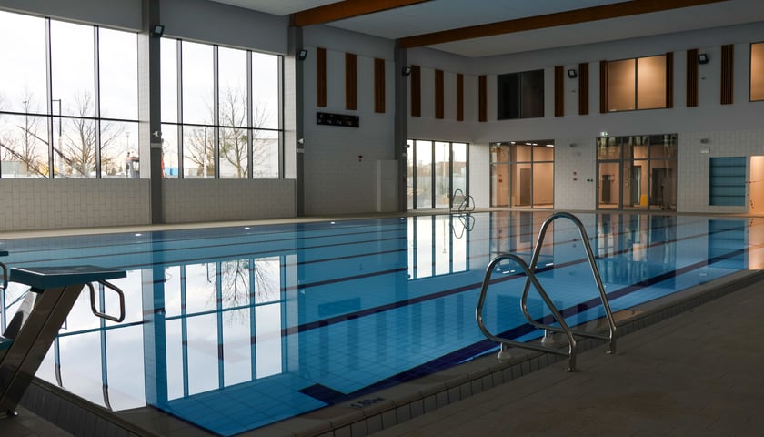 Powiększ obraz: Na basenie w Zakrzowie będą 3 baseny wewnętrzne, fitness i saunarium, a także sezonowy basen zewnętrzny