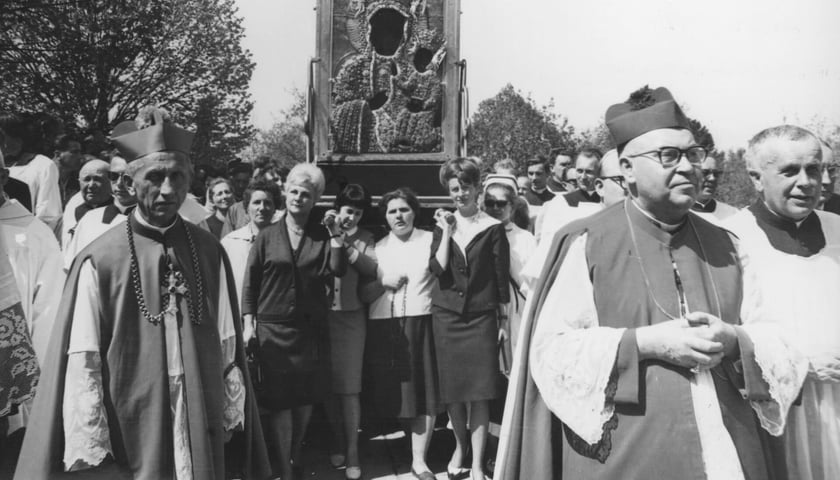 Kardynał Bolesław Kominek, procesja w roku 1966