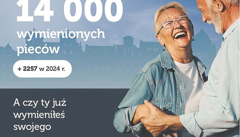 Powiększ obraz: Na infografice widać roześmianą parę ludzi, a obok są napisy: "We Wrocławiu 14 tysięcy wymienionych pieców. A czy ty już wymieniłeś swojego kopciucha?"