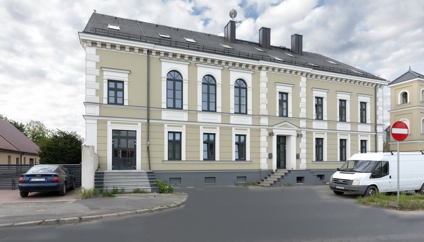 Powiększ obraz: Hotel Jutrzenka: Jelcz - Laskowice