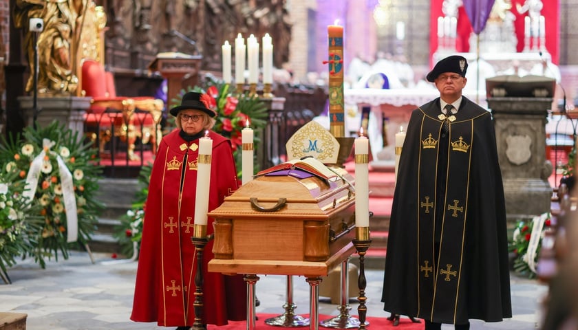 Uroczystości pogrzebowe arcybiskupa Mariana Gołębiewskiego w katedrze na Ostrowie Tumskim we Wrocławiu