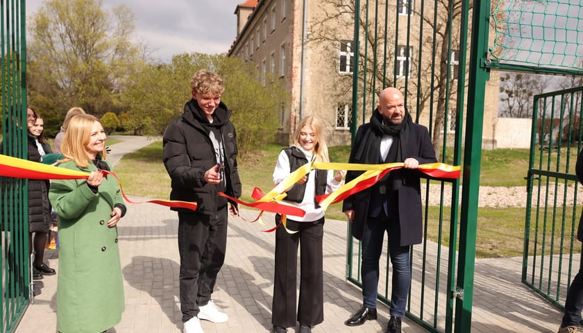 Uroczyste otwarcie boiska MOS przy ul. Kieleckiej. Wrocław, 19.03.2024