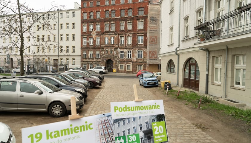 Akcja re-witalizacja. Plan władz Wrocławia na remont kamienic i modernizację podwórek. Część kamienic przy ul. Kurkowej już przeszło remont, jest plan na odnowienie kolejnych historycznych budynków oraz podwórek