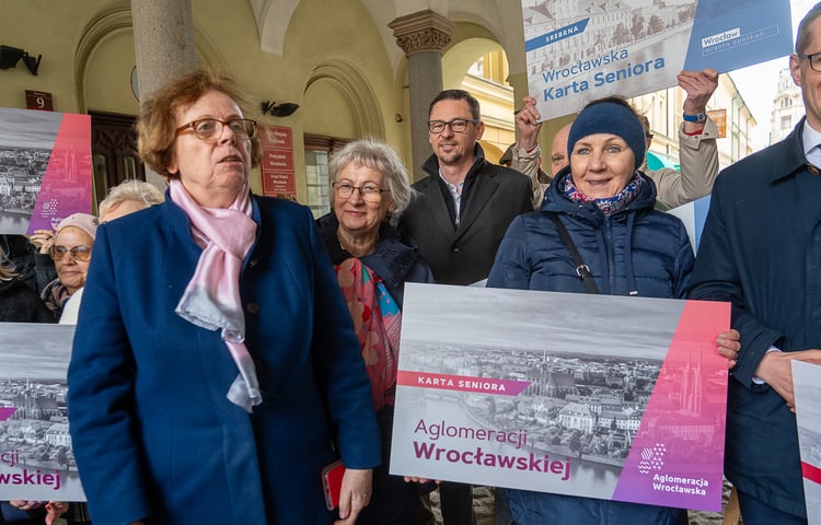 Powiększ obraz: Konferencja prasowa dotycząca rewolucji w komunikacji aglomeracyjnej oraz  Karty Seniora Aglomeracji Wrocławskiej