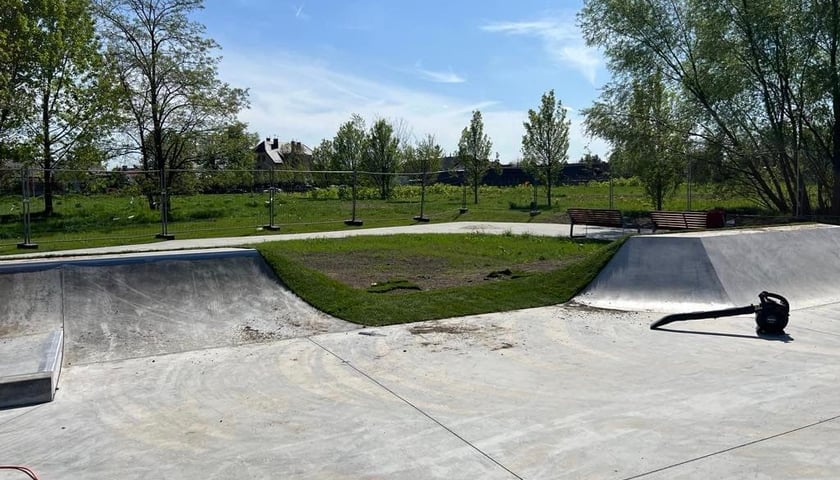 Skatepark na Klecinie przed otwarciem