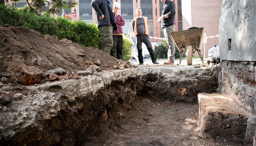 Powiększ obraz: <p>Stary Refektarz we Wrocławiu, badania archeologiczne</p>