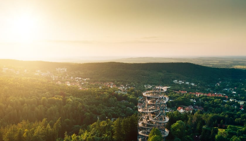 Powiększ obraz: Wieża widokowa Sky Walk w Świeradowie-Zdroju