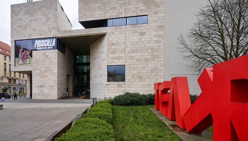 Powiększ obraz: Teatr Capitol