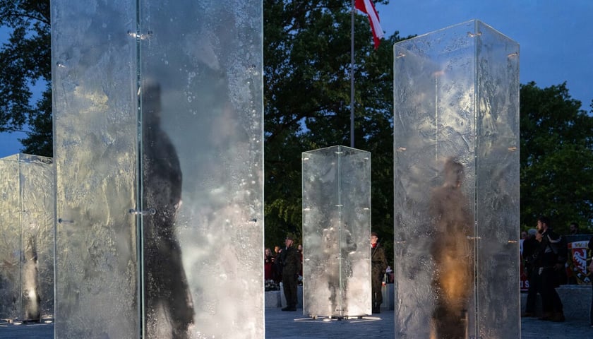 Powiększ obraz: Uroczyste odsłonięcie pomnika Żołnierzy Niezłomnych. Wrocław, 8.05.2024