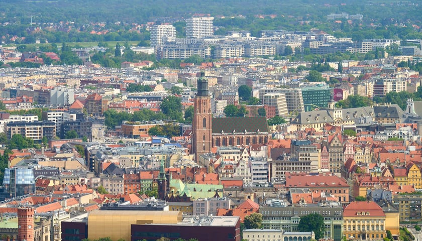 Powiększ obraz: Panorama Wrocławia z tarasu widokowego na Sky Tower