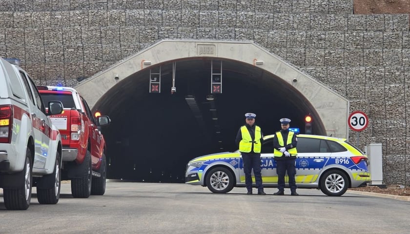 Ćwiczenia ratownicze w nowym tunelu na trasie S3