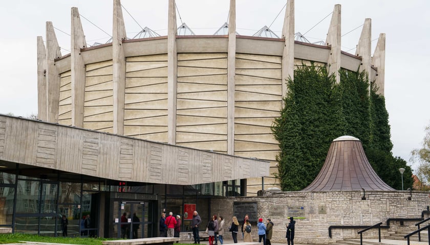Powiększ obraz: Budynek Panoramy Racławickiej