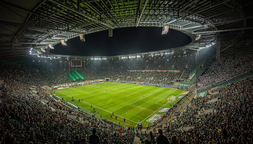 Powiększ obraz: Stadion Tarczyński Arena może sprzedać ponad 40 tysięcy biletów na jeden mecz, bo tyle miejsc jest na trybunach