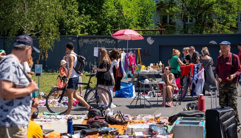 Na Pchlim Targu przy Centrum Historii Zajezdnia można było znaleźć wiele skarb&oacute;w