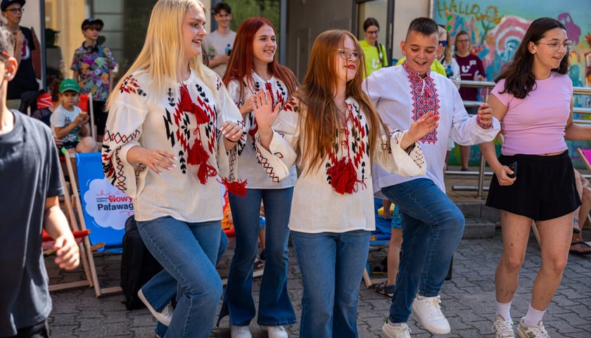 Spotkajmy się na kocu &ndash; piknik ze sztuką, czyli pokaz uczestnik&oacute;w projektu Lelenfant (14 lipca 2024, ul. Chociebuska)