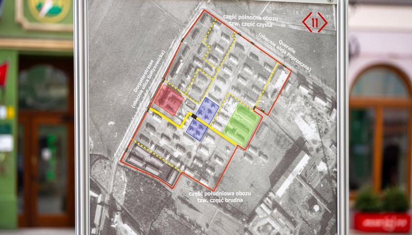 Powiększ obraz: Fragment wystawy Burgweide. Niemiecki obóz przejściowy i obóz pracy. Miejsce – ludzie – pamięć. Rynek we Wrocławiu, styczeń 2024