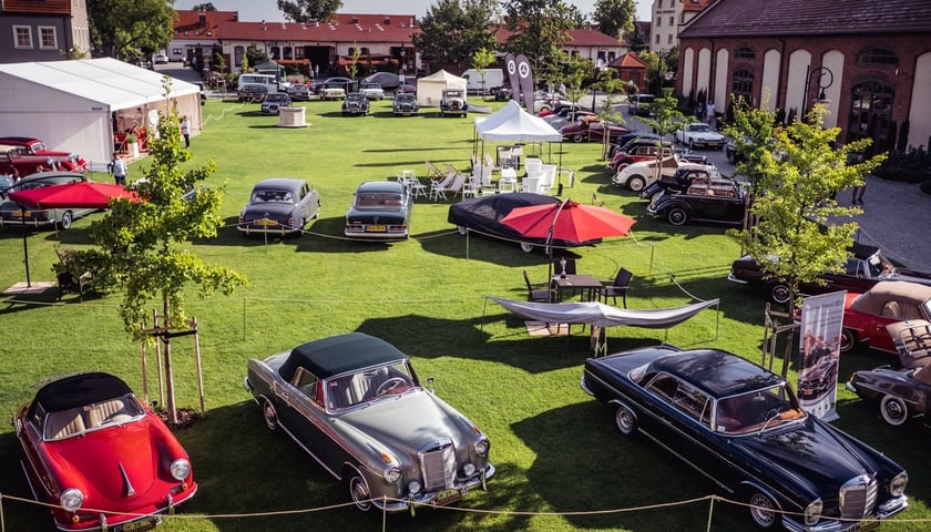 Powiększ obraz: MotoClassic w Zamku Topacz w 2023 r.