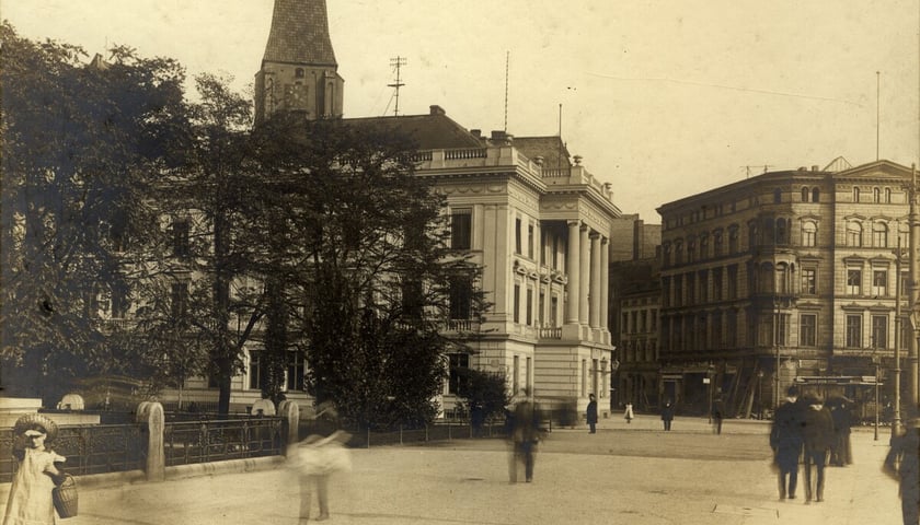 Plac Jana Pawła II, 1905