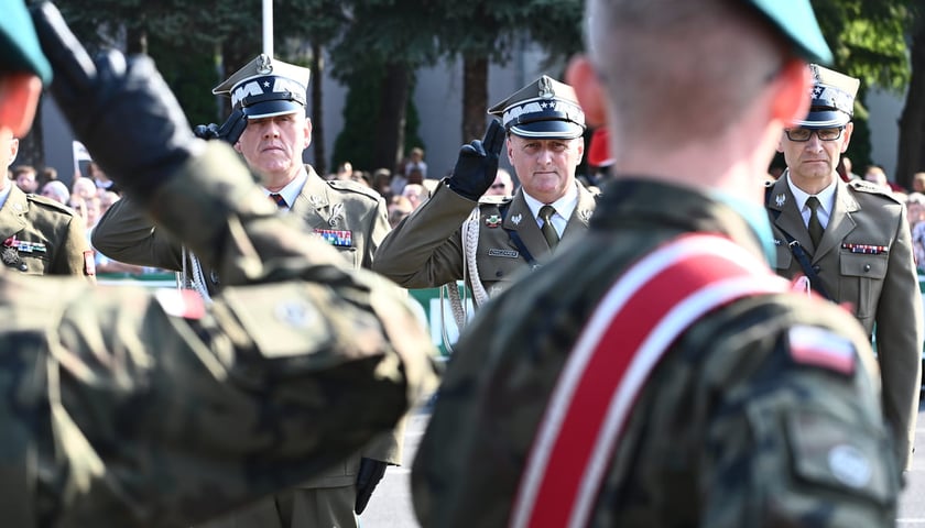 Powiększ obraz: Promocja oficerska we wrocławskiej Akademii Wojsk Lądowych, 07.09.2024