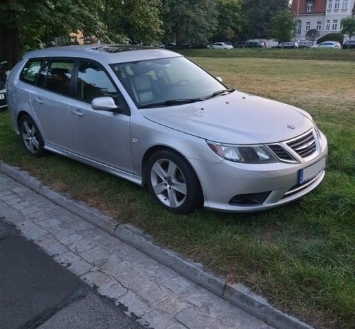 Przykłady niezgodnego z prawem parkowania