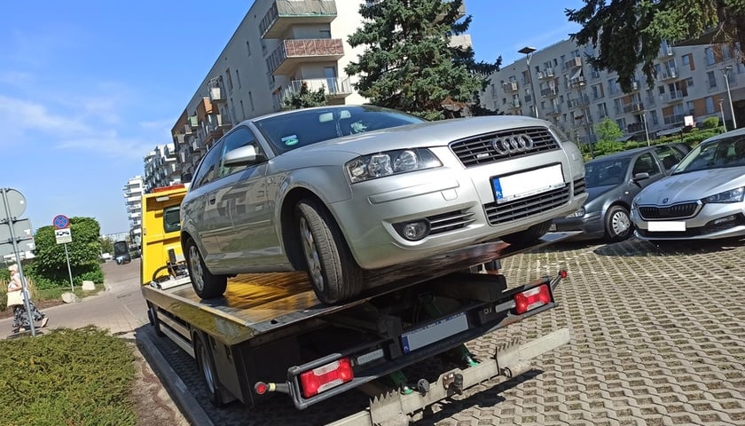 Przykłady niezgodnego z prawem parkowania