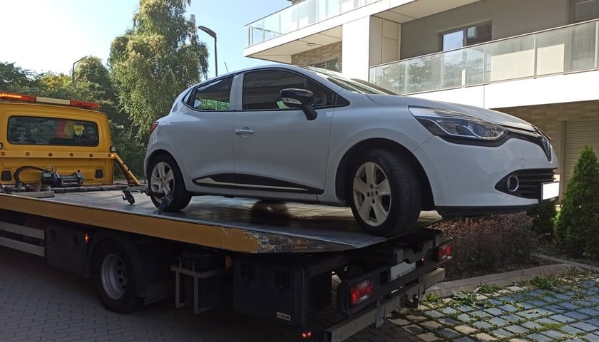 Przykłady niezgodnego z prawem parkowania