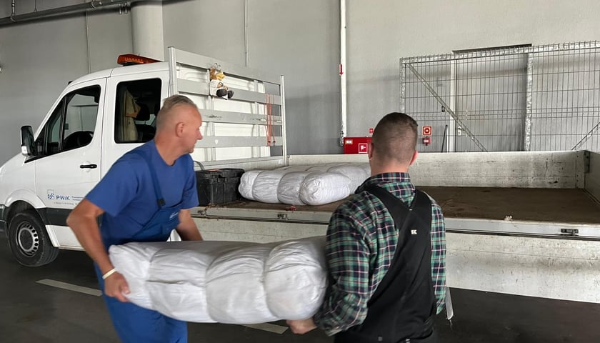 Powiększ obraz: Stowarzyszenia Aglomeracja Wrocławska pomaga podczas powodzi
