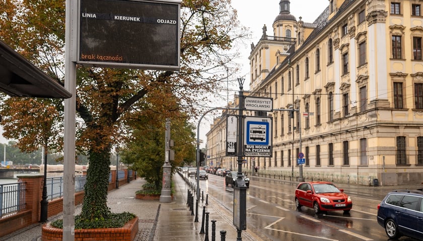 Powiększ obraz: Serwisowanie tablic zacznie się jeszcze we wrześniu – najpierw w centrum i na głównych węzłach komunikacyjnych