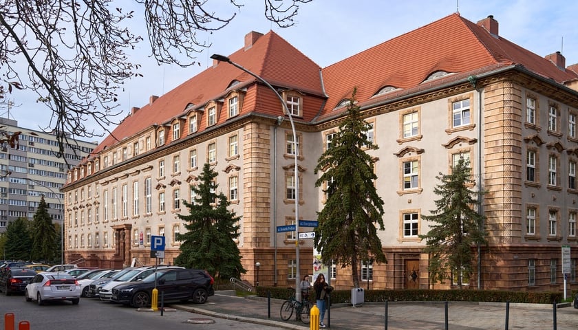 Budynek ZUS przy ul. Pretficza we Wrocławiu