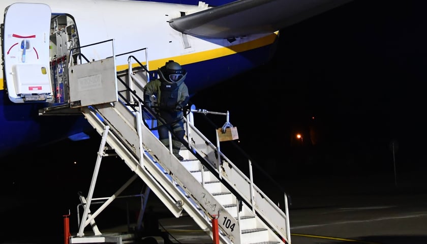 Ćwiczenia służb specjalnych na wrocławskim lotnisku