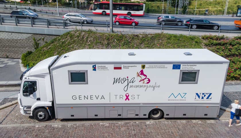 Powiększ obraz: Mammobus. Pojazd z wyposażeniem umożliwiającym badanie piersi