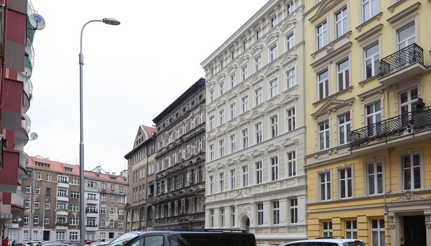 Nowo wyremontowana elewacja ul. Baryckiej 7 we Wrocławiu