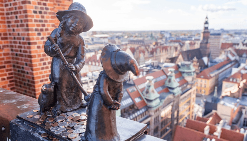 Powiększ obraz: Na zdjęciu Tekla oraz wiedźma Martynka, które spotkacie na Mostku Pokutnic w Katedrze świętej Marii Magdaleny we Wrocławiu