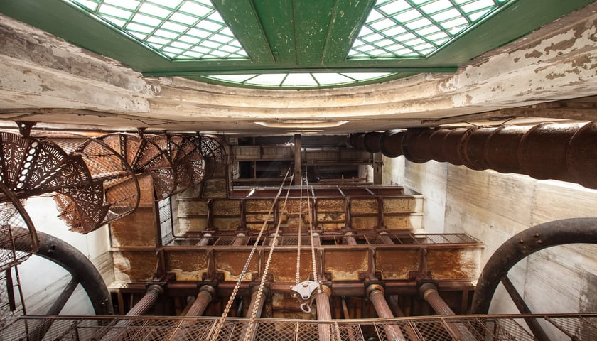 Powiększ obraz: <p>Wieża mierzy 40 metr&oacute;w co "czuć" po wejściu do wewnątrz.</p>