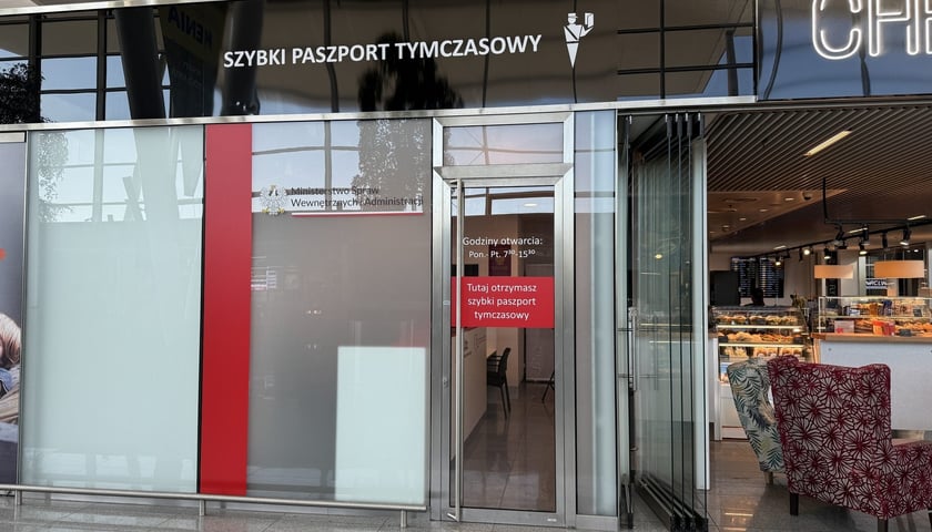Punkt paszportowy na wrocławskim lotnisku