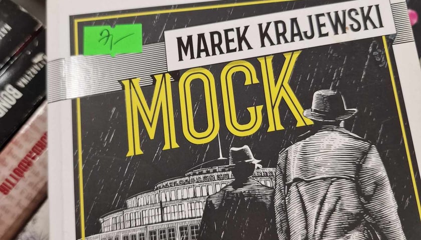 Powiększ obraz: <p>Kiermasz książek w bibliotece przy ul. Szewskiej 78 we Wrocławiu</p>